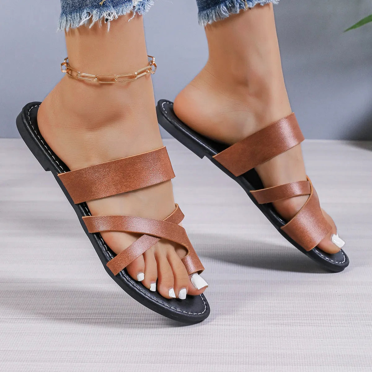 Casual one-line beach slippers in black with hollow out design and artificial PU upper.