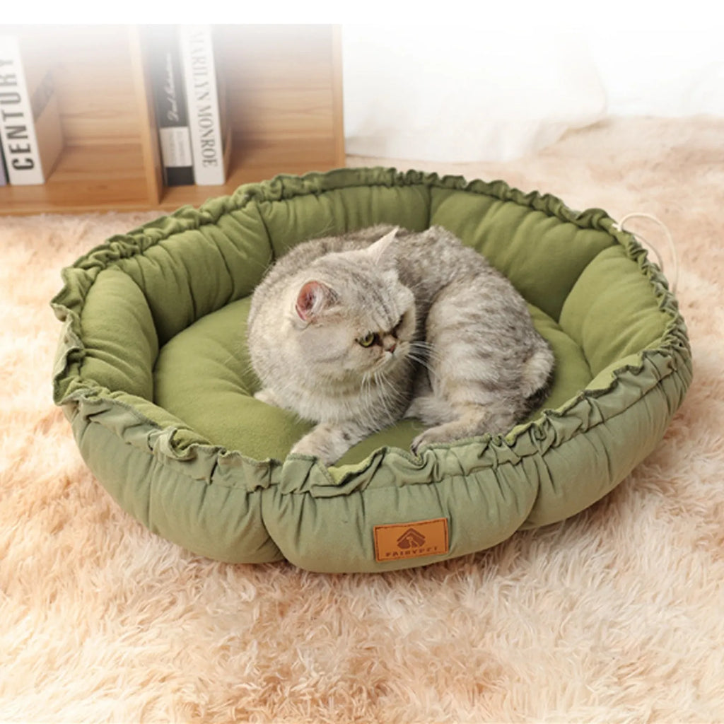 Reversible donut pet bed for indoor cats and dogs in gray and green colours