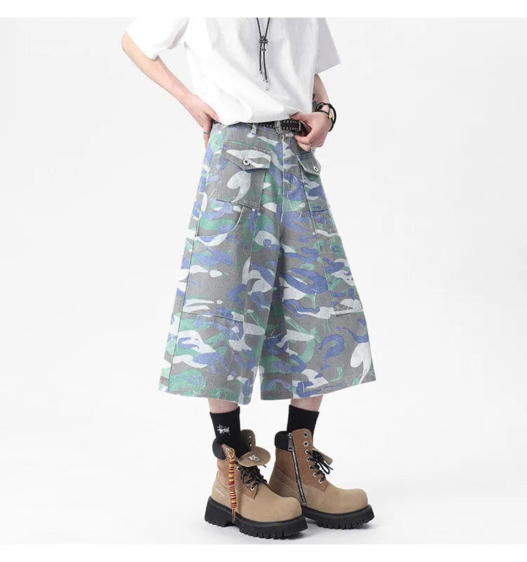 Camouflage pattern cotton denim cropped trousers with straight leg and front pocket on mannequin