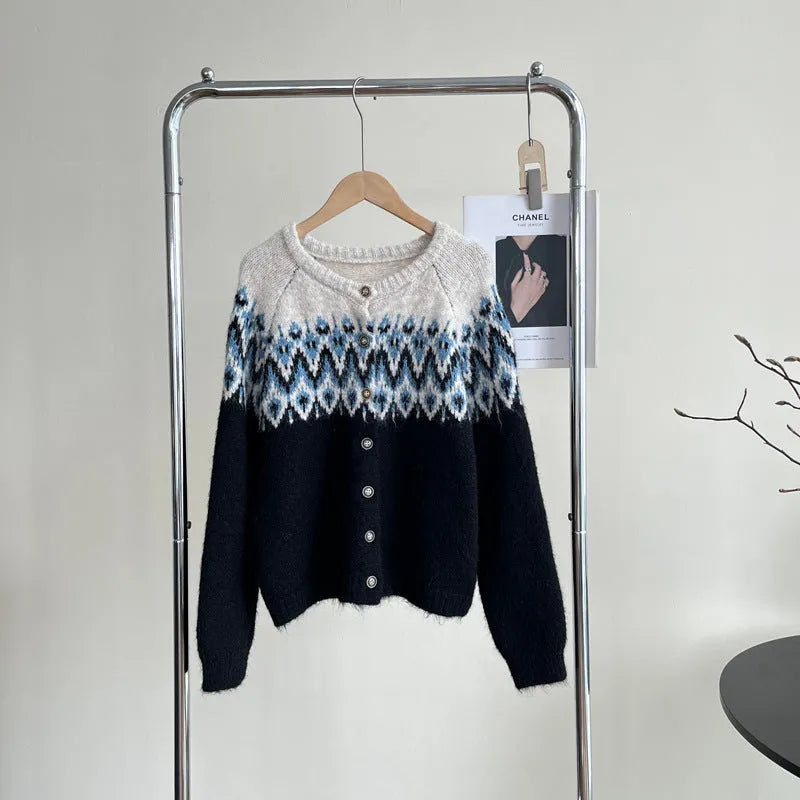 Women's contrast colour jacquard thickened sweater coat in loose fit.