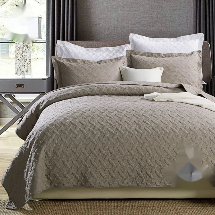 Pure cotton double-sided bedspread quilt set in a Damascus pattern, shown on a 2.0m bed.