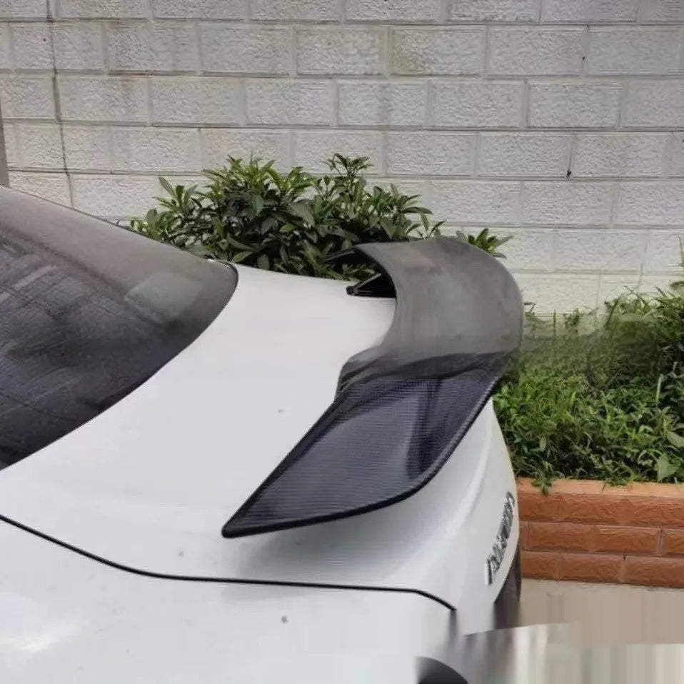 Universal punch-free car spoiler in ABS plastic with adhesive mounting