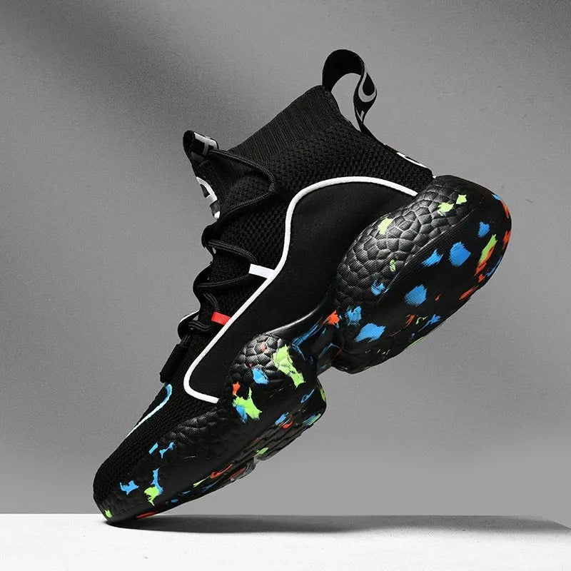 Men's camouflage pattern canvas sneakers with mesh upper and flat rubber sole.