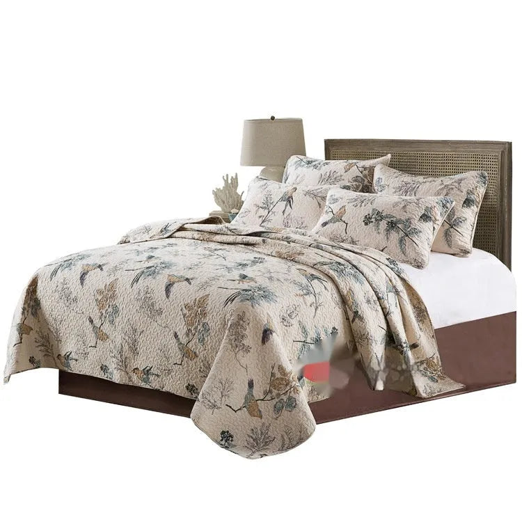 Quilted cotton bed cover set with printed pattern and matching pillowcases for double beds
