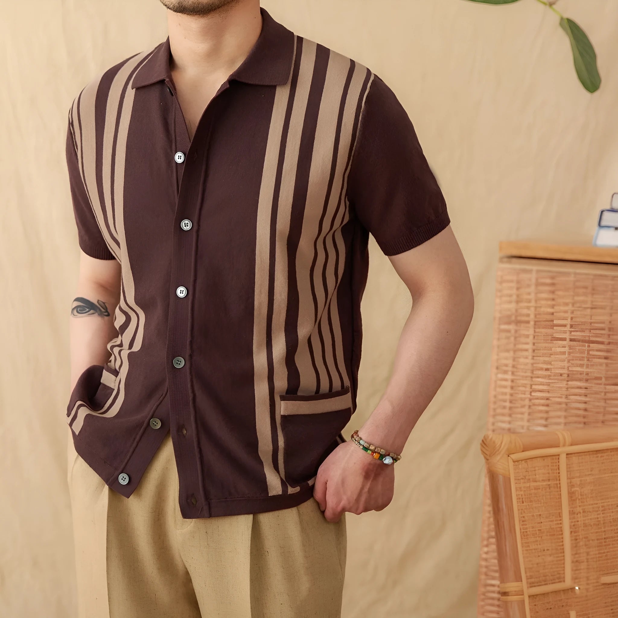 Short-sleeved knitted cardigan polo shirt in light blue with lapel collar