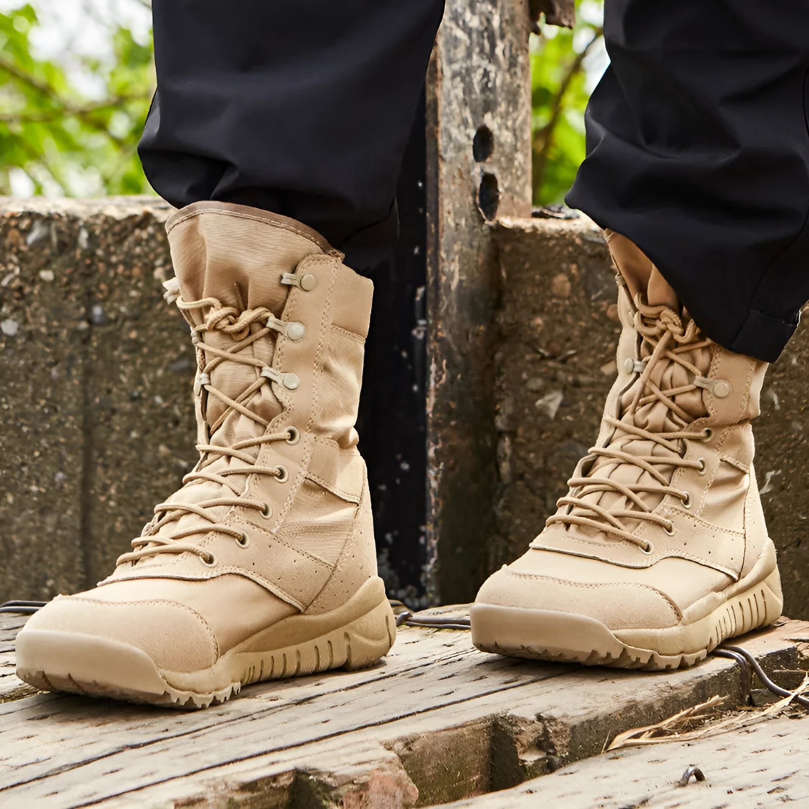 Summer Yulong Combat Boots in black or sand colour for outdoor climbing and tactical desert use