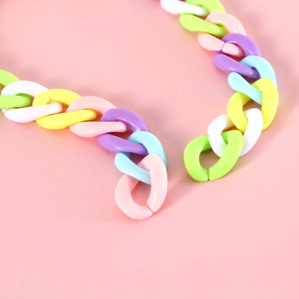 Plastic monochrome chain pet collar shown in chain blue, pink, and mixed colours for S and M sizes.