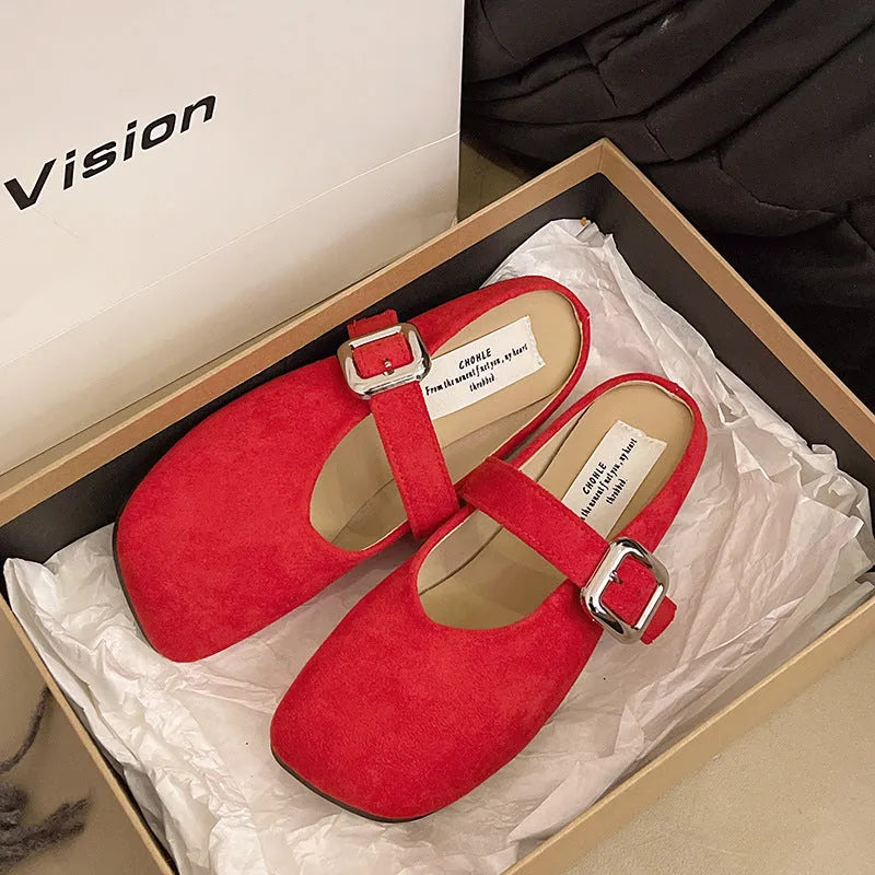 Women's flat closed toe slippers in apricot colour with a square toe and rubber sole.
