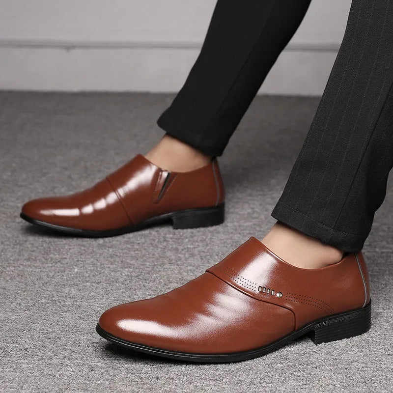 Men's casual black pointed toe leather shoes with low heel and elastic band