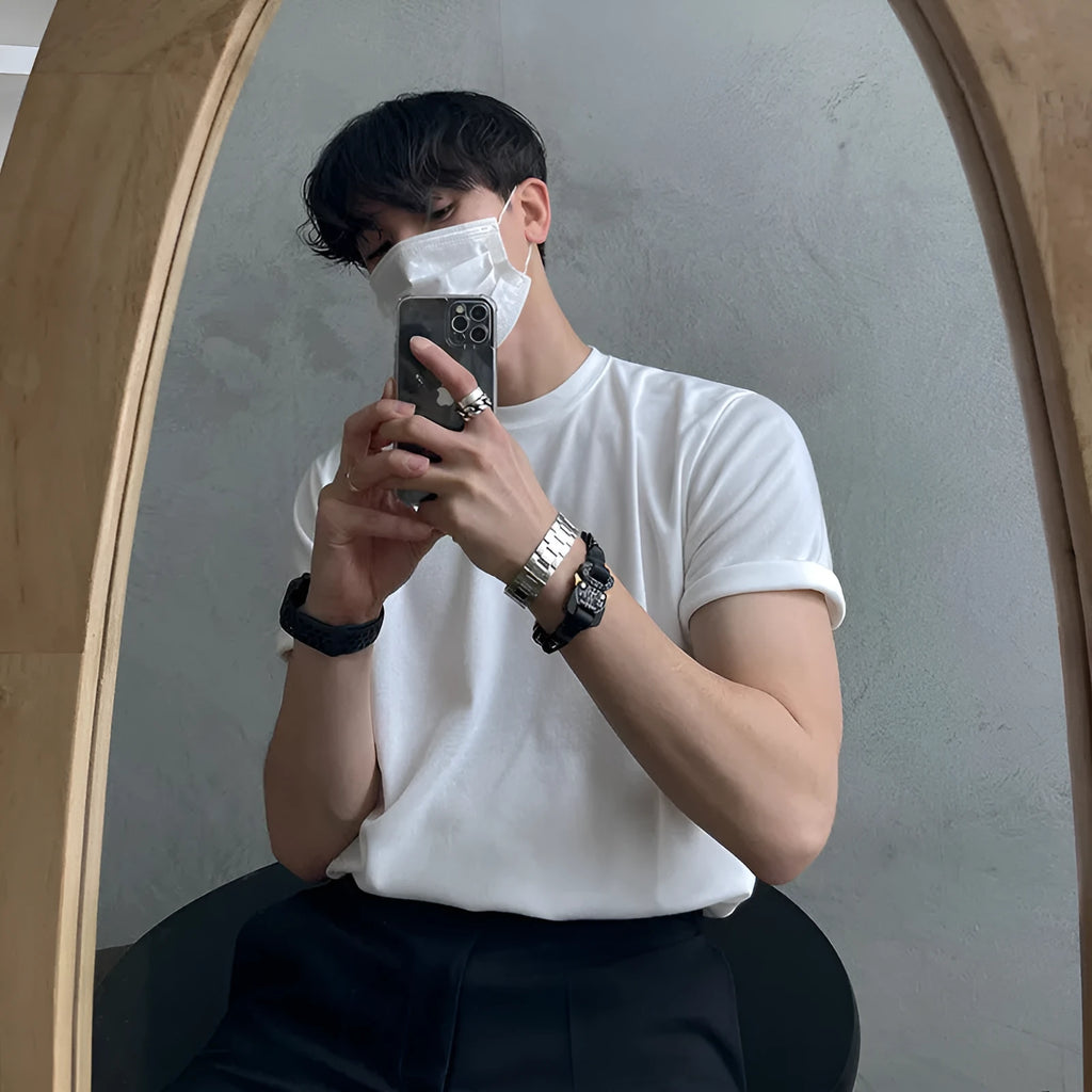 Men's slim fit cotton t-shirt in black with half-length sleeves and round neck