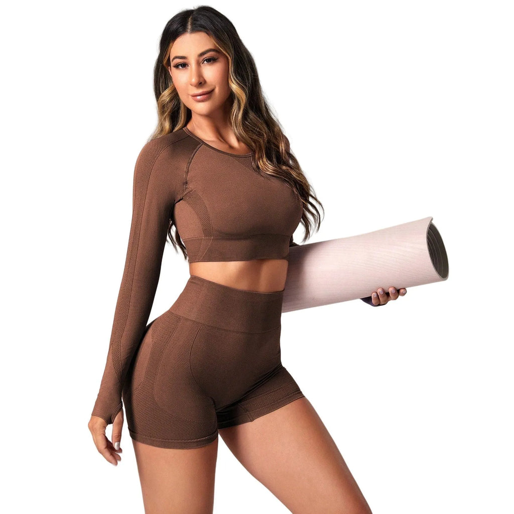 Women's high-waist yoga suit in black, featuring a long sleeve top and tight-fit trousers.