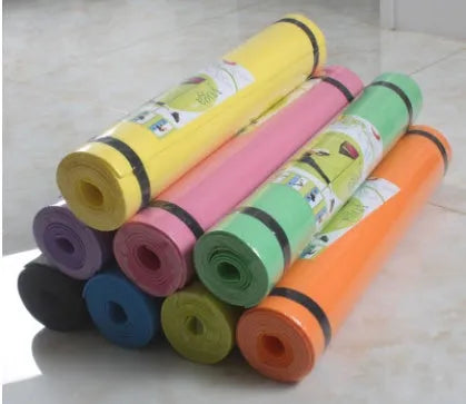 EVA yoga mat in red showing rolled and flat positions, demonstrating 4mm and 6mm thickness options.