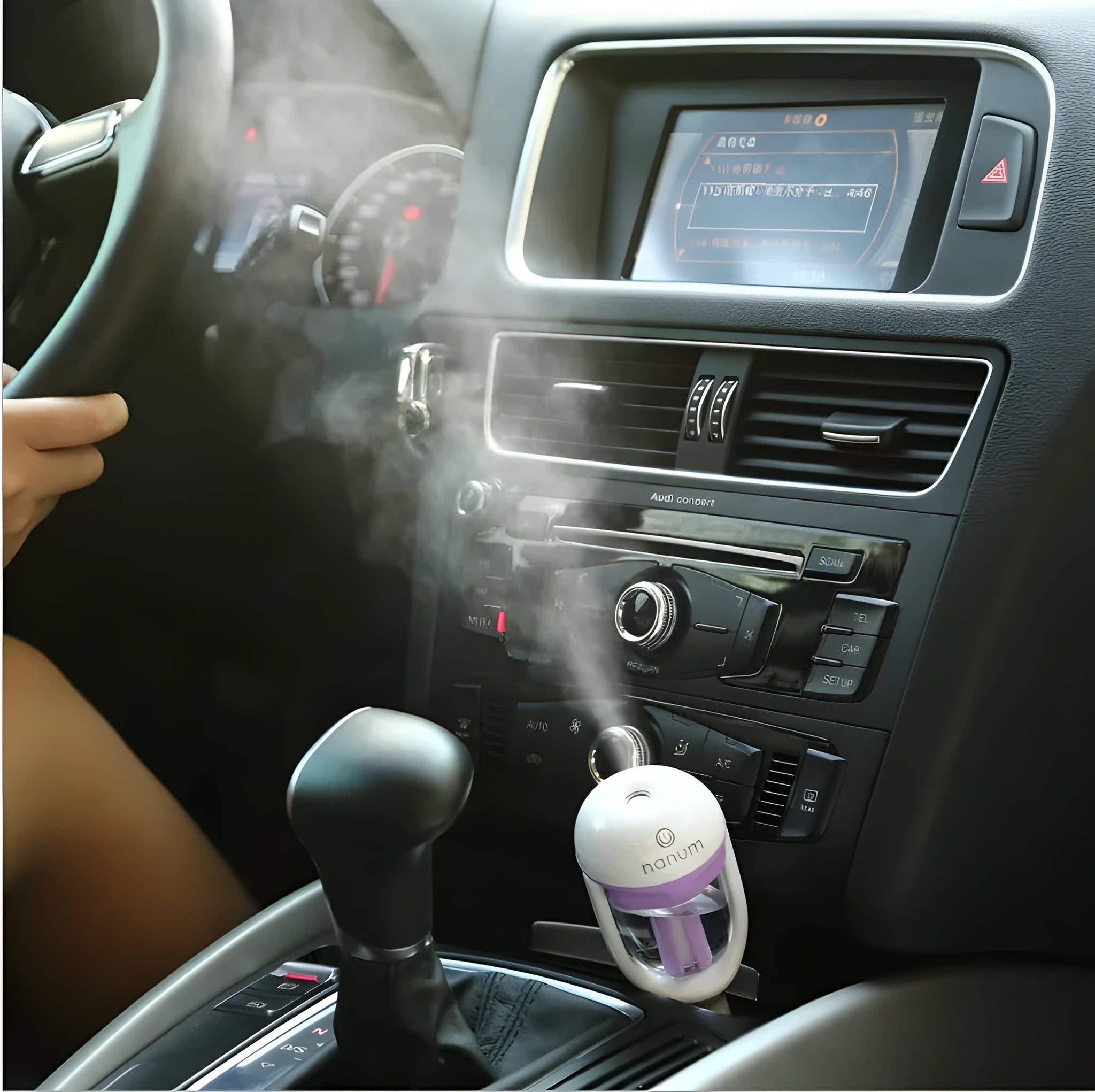Portable car humidifier air purifier with essential oil diffuser in multiple colour options