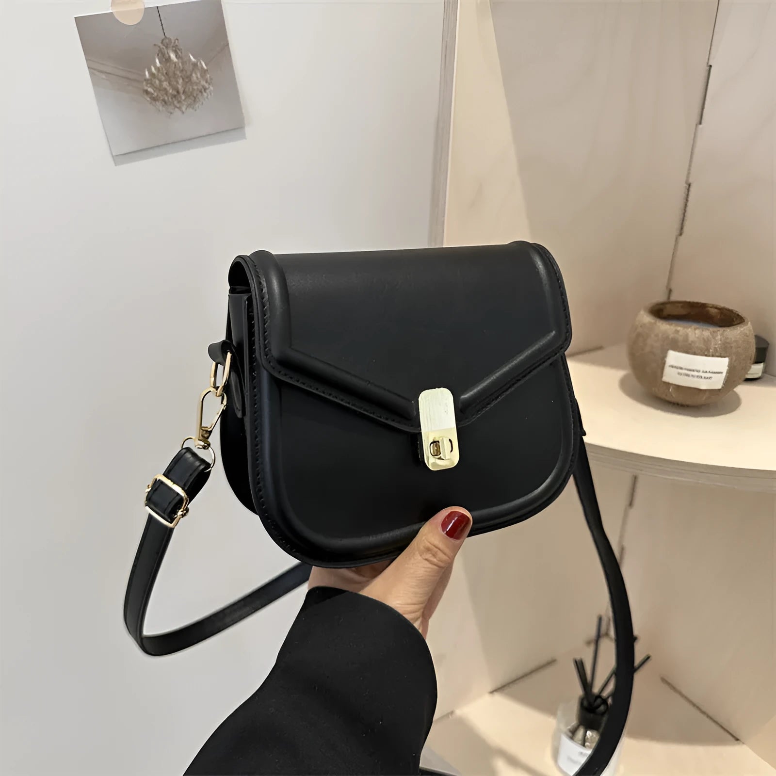 Niche textured PU shoulder messenger bag in soft horizontal square clamshell design