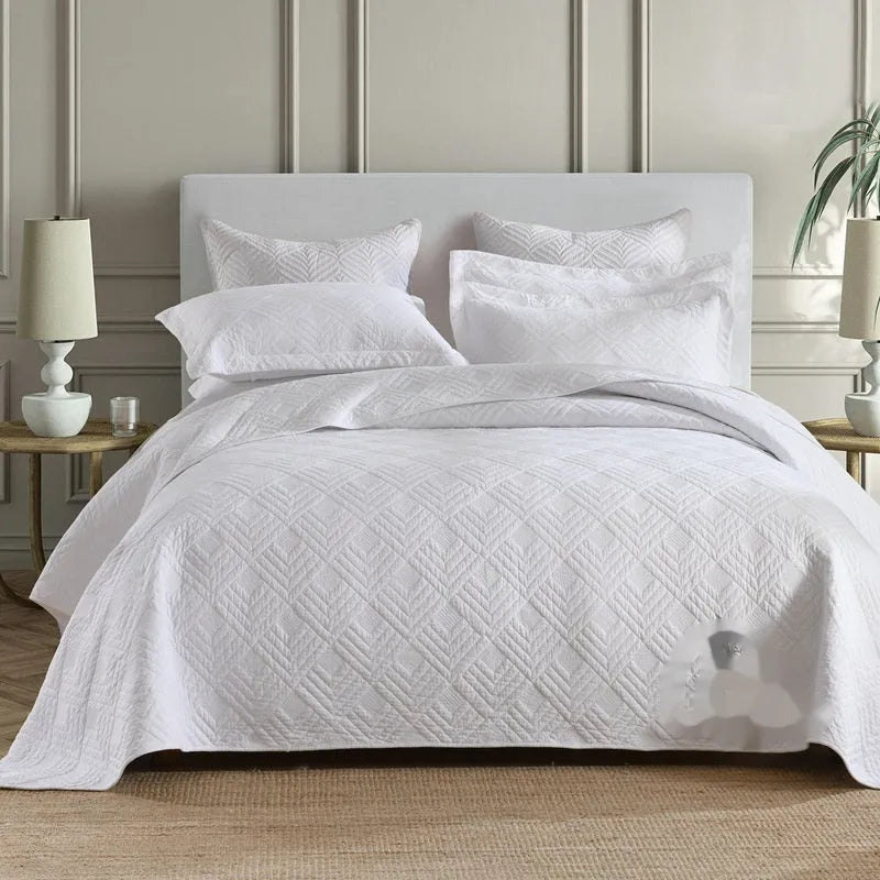 Pure cotton double-sided bedspread quilt set in a Damascus pattern, shown on a 2.0m bed.