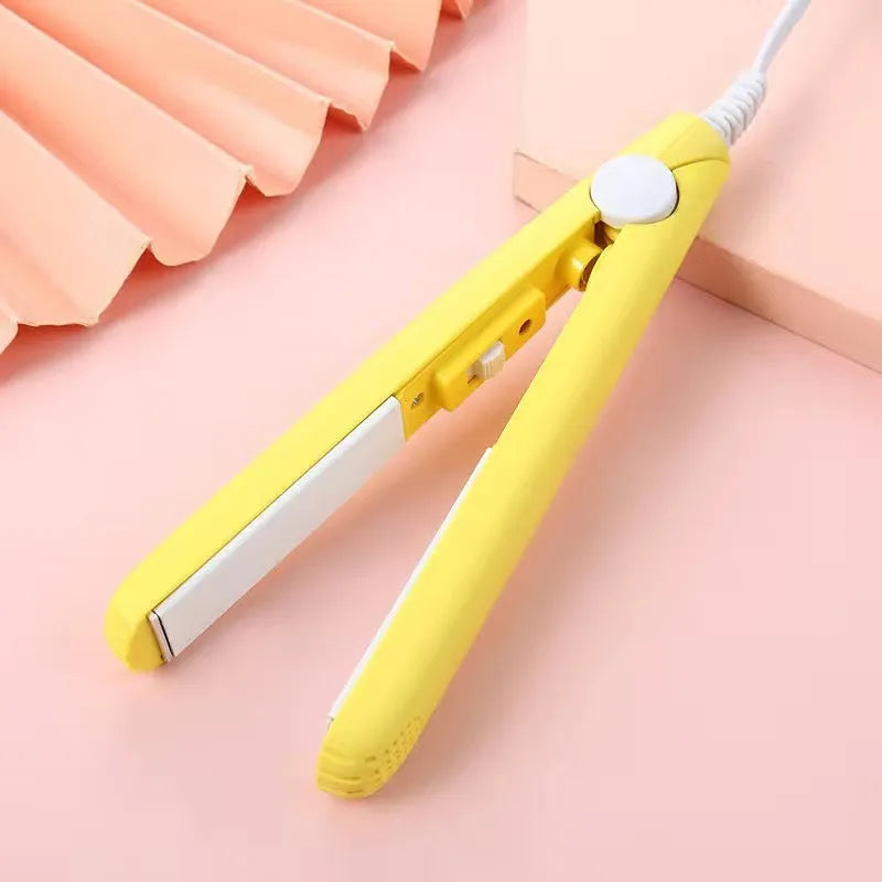 Mini hairdressing splint kit with a heated straight clip and storage box in one of five colours.
