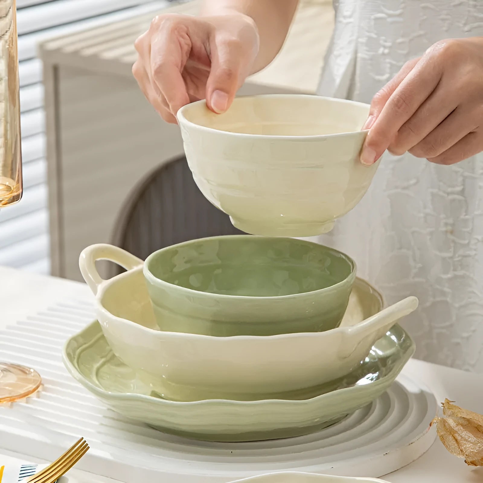 Seven-piece solid colour ceramic tableware set in a gift box, modern simple style.