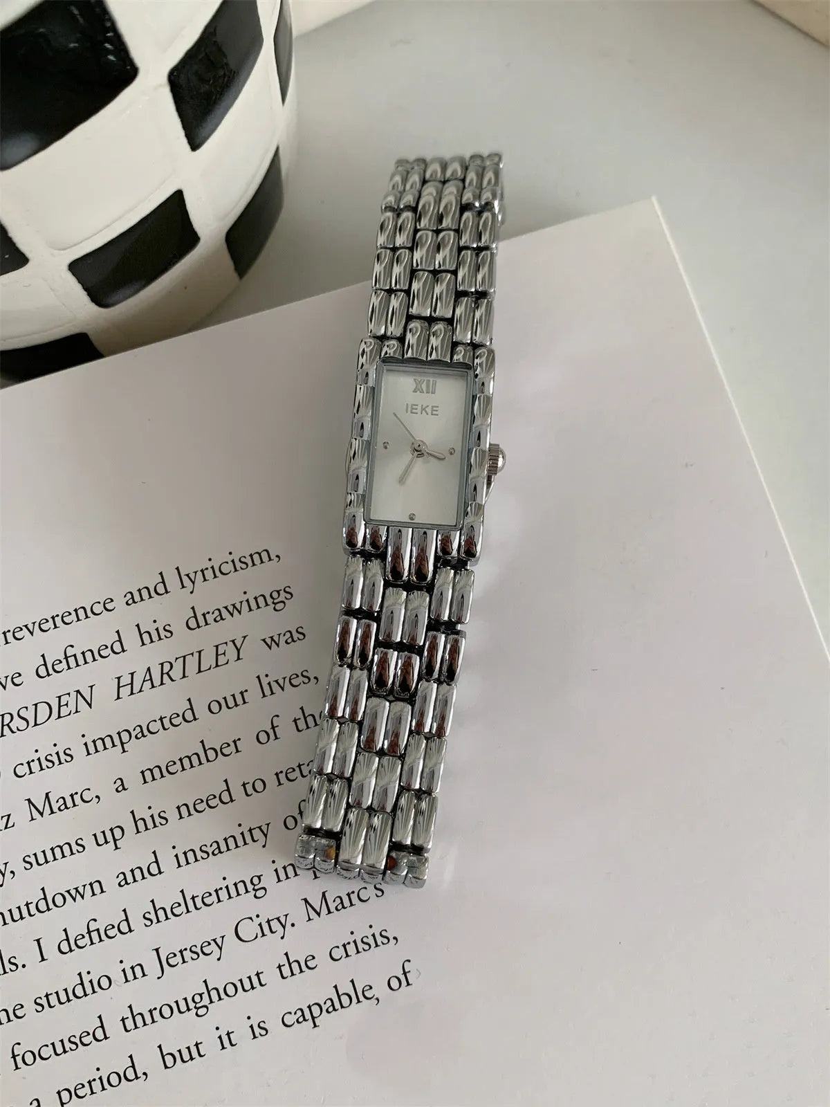 Women's bracelet-style watch with 15mm dial, mineral glass, and butterfly buckle in silver or gold finishes