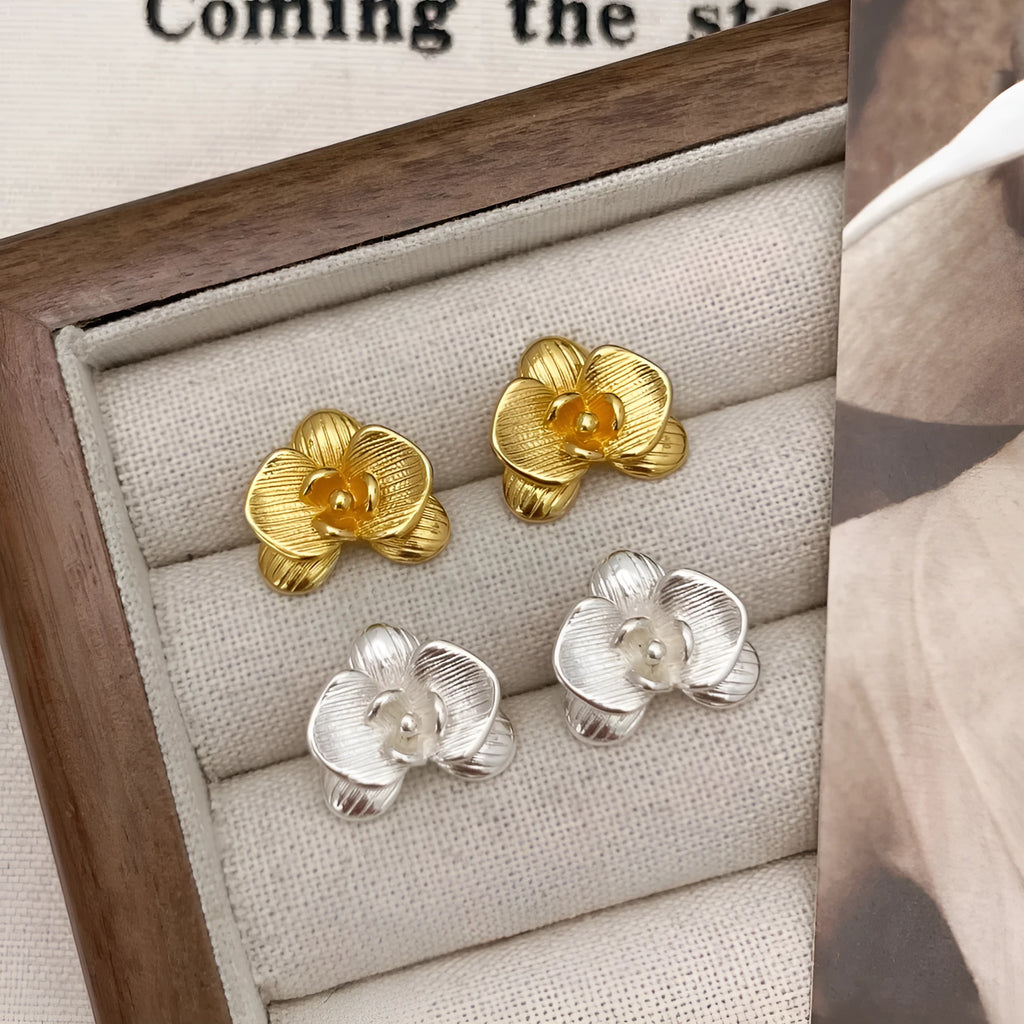 Women's retro floral earrings in electroplated copper with gold or silver finish