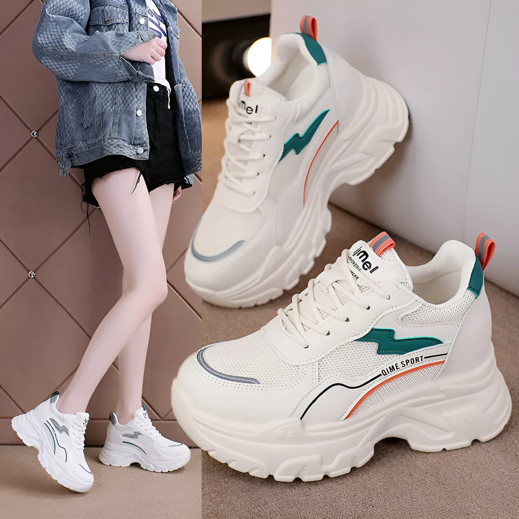 Women's white breathable height-increasing trainers with cross straps and flat rubber sole