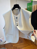 Loose-fitting waistcoat bandage dress in beige or black with 40cm length and pocket details