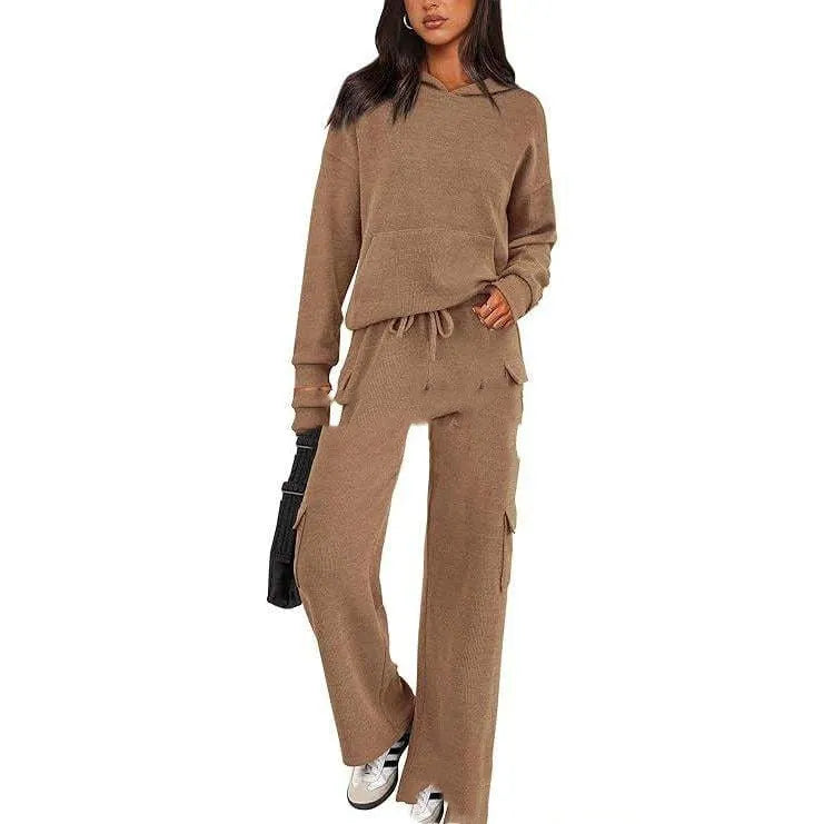 Women's polyester leisure sports suit with regular sleeves and matching trousers in multiple colour options