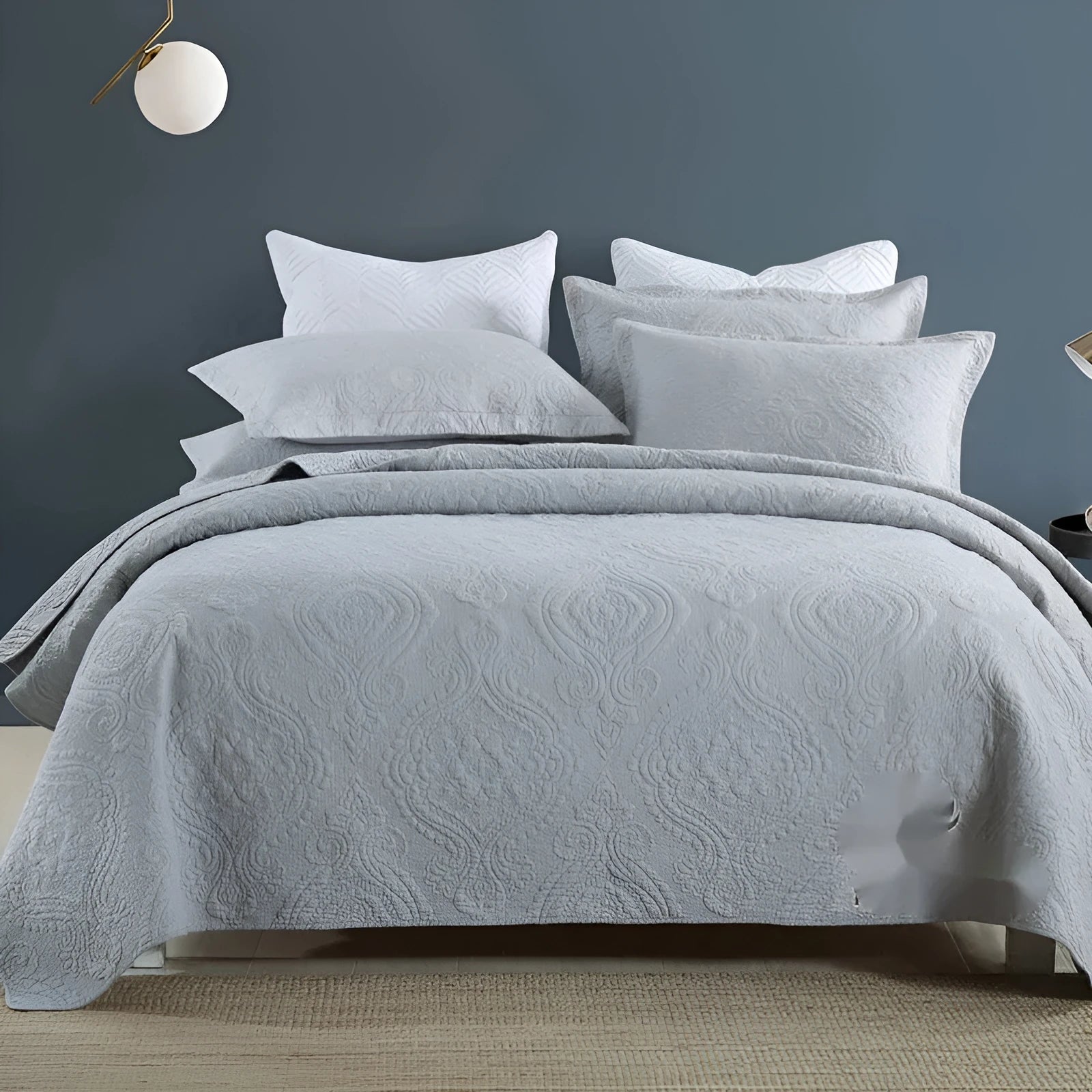 Pure cotton double-sided bedspread quilt set in a Damascus pattern, shown on a 2.0m bed.