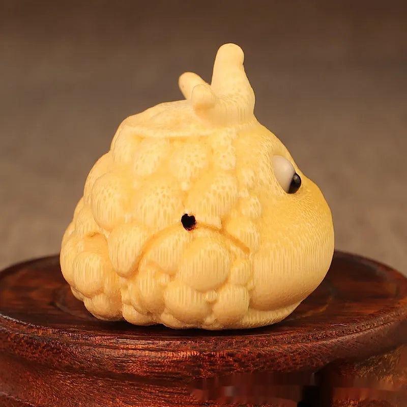 Solid bamboo Crown Princess Toad carving ornament in cute style, approximately 5 cm.