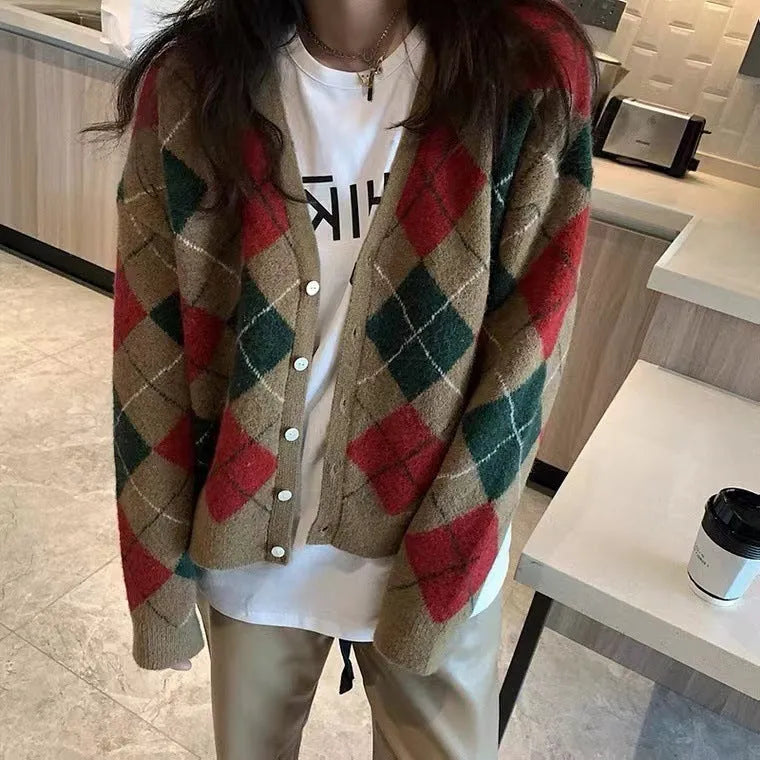 Knitted cardigan in pink, green, black, light khaki, or dark khaki with regular sleeves