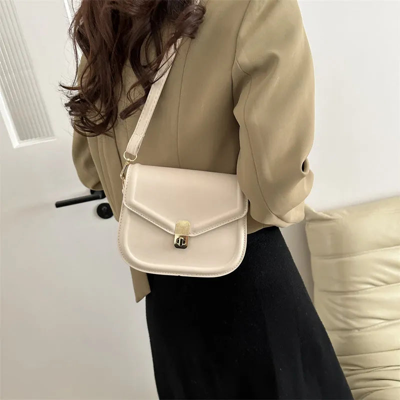 Niche textured PU shoulder messenger bag in soft horizontal square clamshell design