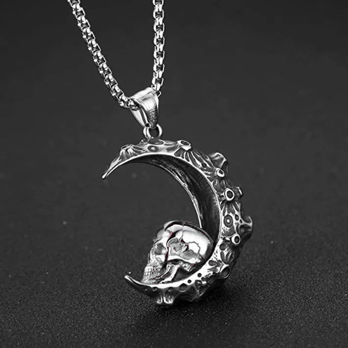 Men's silver stainless steel necklace with an alloy skull pendant on a chain.