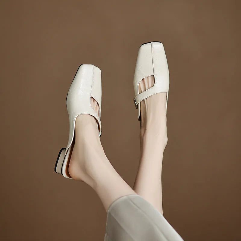 British-style square toe outdoor slippers in artificial PU leather with a rubber sole.