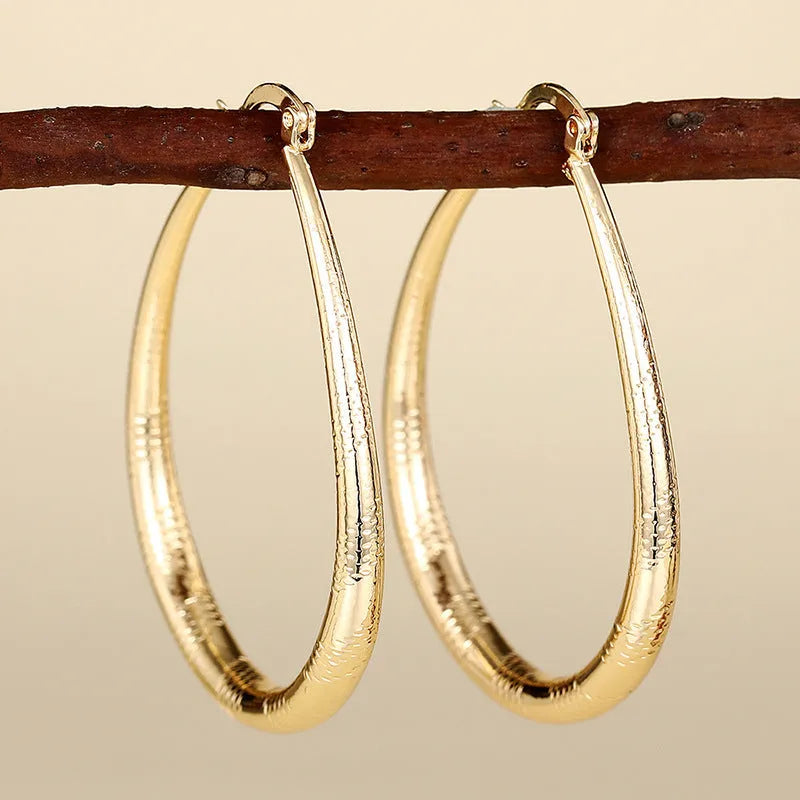 Women's geometric ring design ear clip earrings with drop-shaped elements and electroplated copper construction