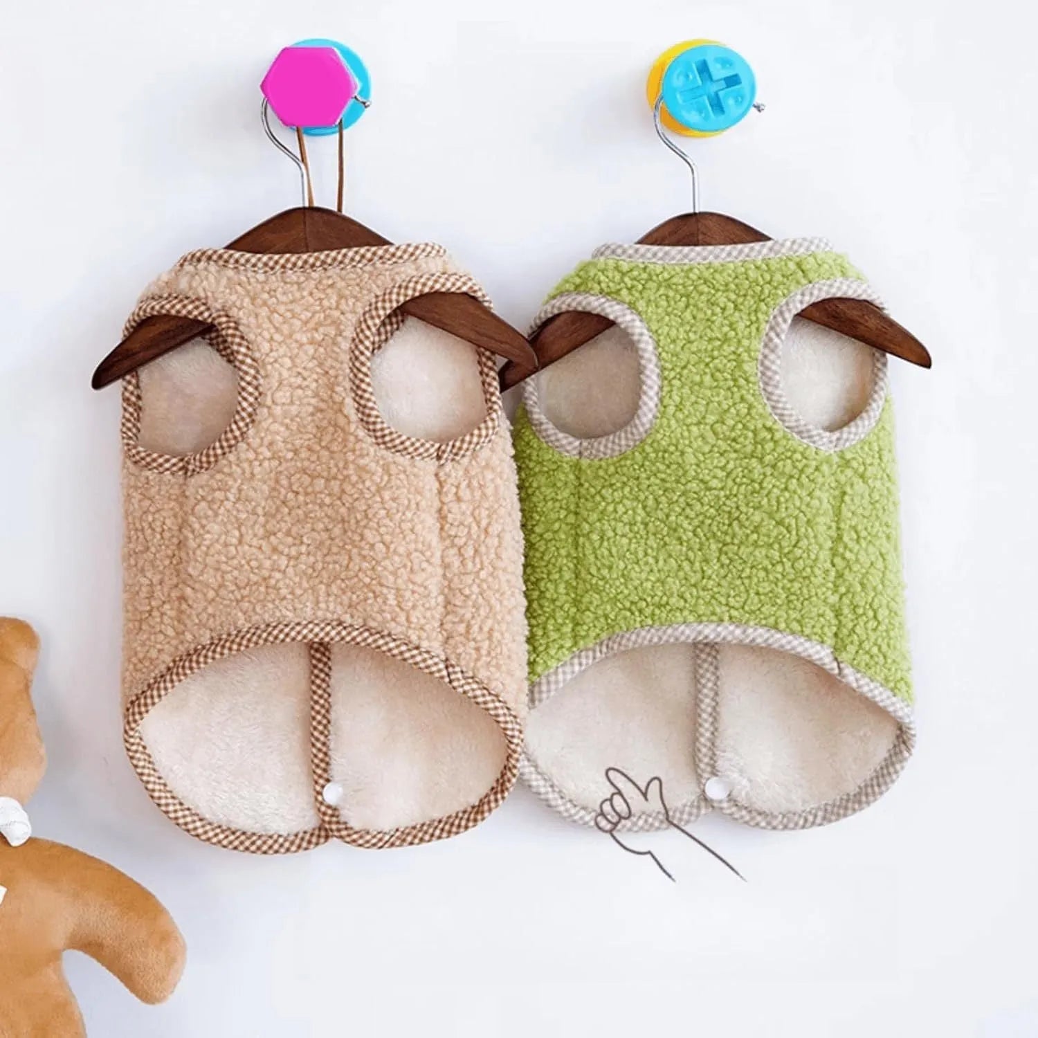 Green thickened coral fleece dog sweatshirt vest with a metal leash ring on the back