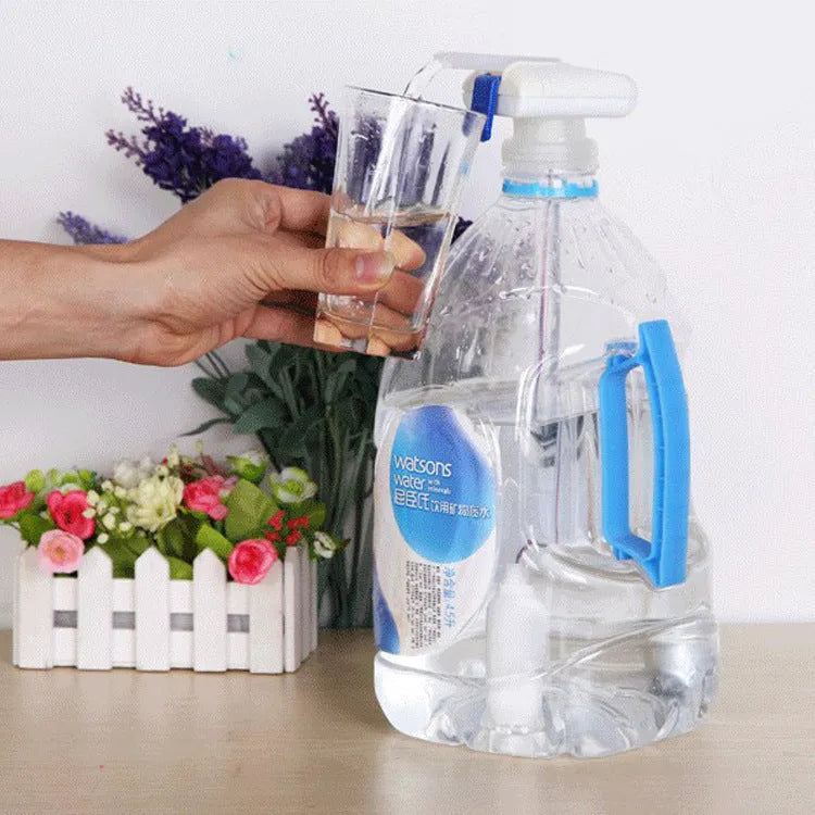 Manual beverage pumping device with blue handle and 32.5cm plastic straw for liquid transfer