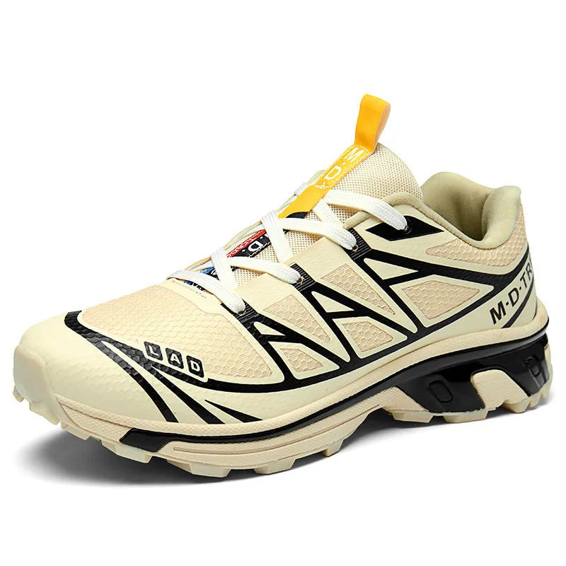 Low-top hiking shoes in artificial leather with rubber sole and mesh lining