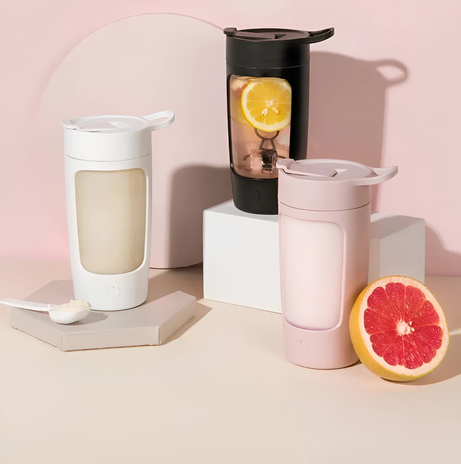 Portable rechargeable blender with 650ml capacity cup in black, blue, pink or white colours