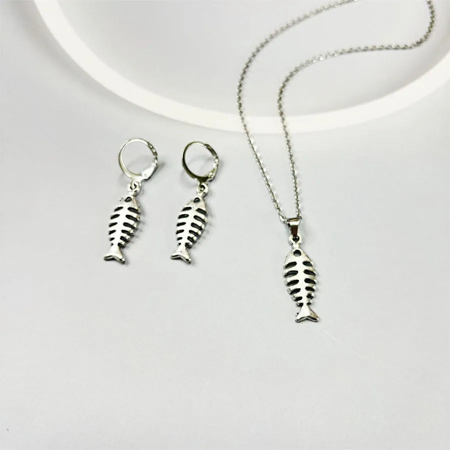 Fishbone pendant necklace and matching earrings set in retro style with adjustable length jewellery