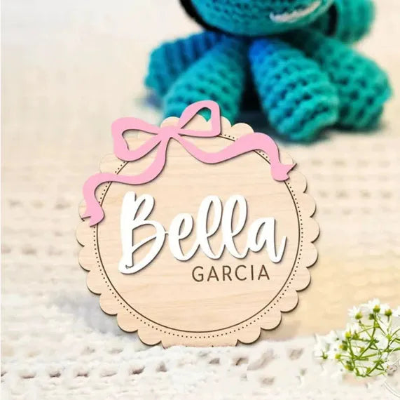Square wooden baby room ornament with custom name, shown in 13cm and 15cm sizes.