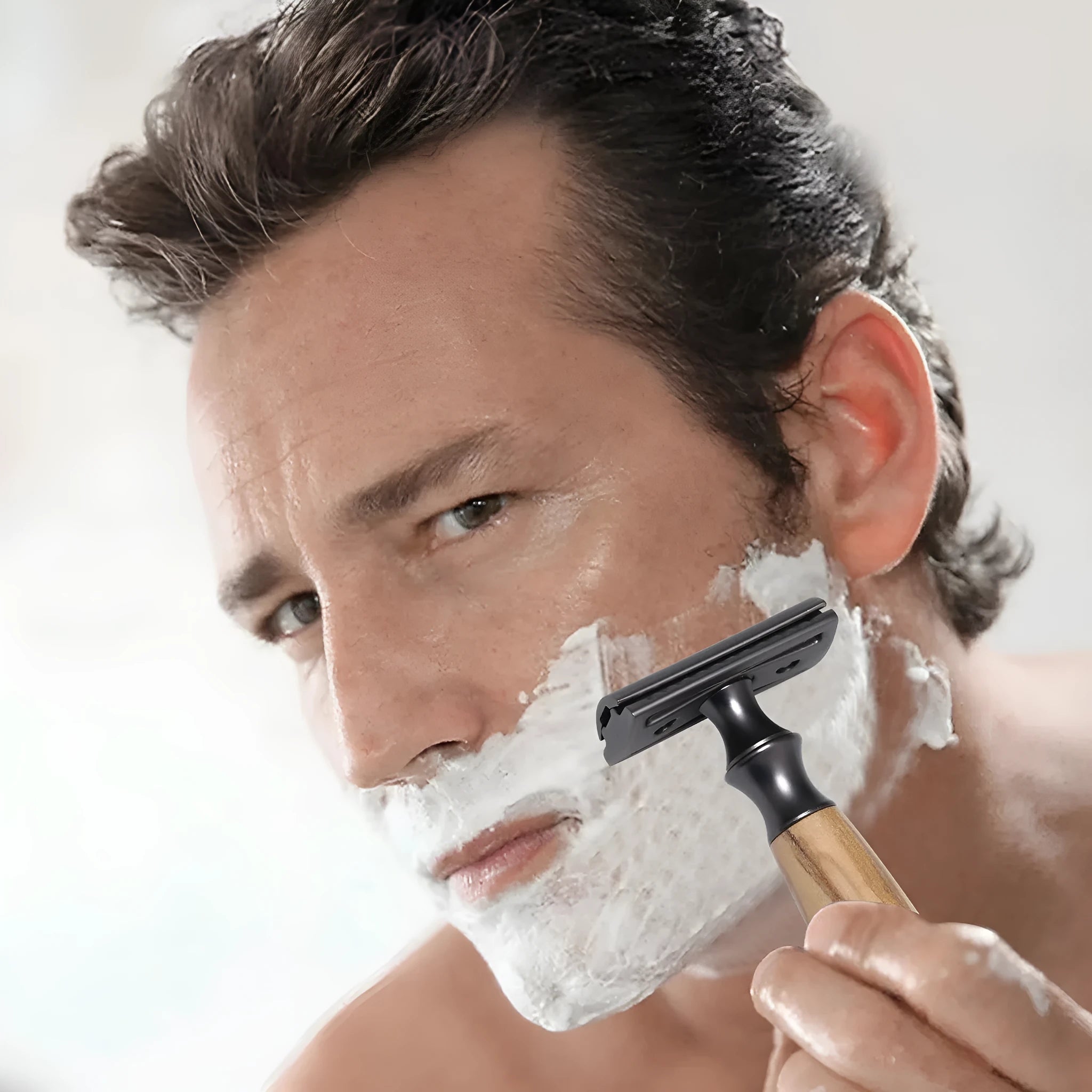Men's copper manual safety razor with olive wood handle and aluminium alloy holder