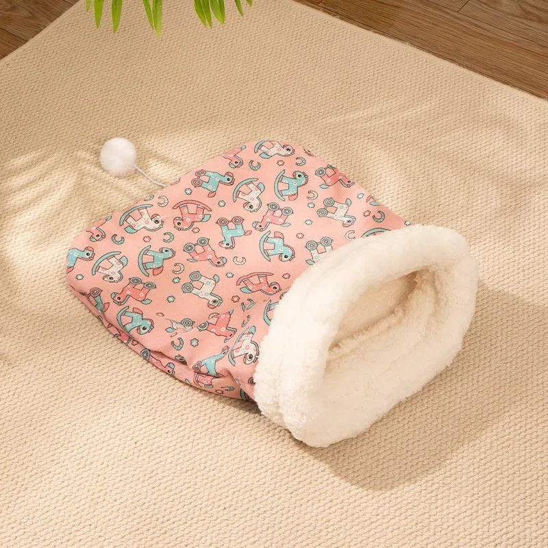 Flannel cat sleeping bag nest measuring 50 by 40 cm in blue rabbit, pink Trojan, or striped patterns