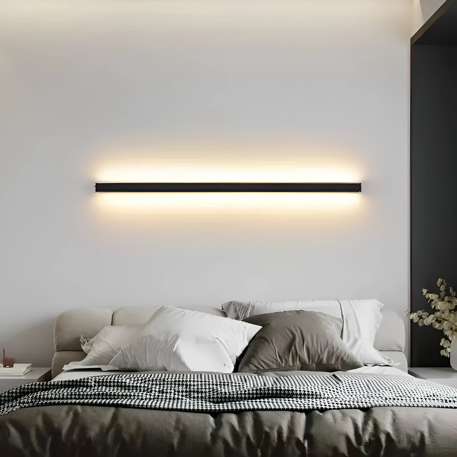 80 cm long black aluminium LED strip wall lamp with touch control for three white light colours.