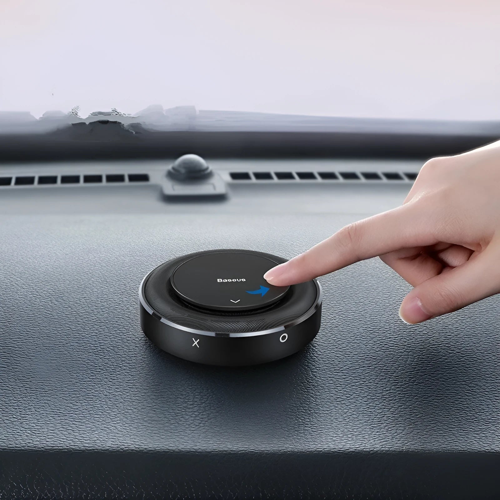 Bess metal car fragrance with aluminium alloy round seat and four refill tablets in black red silver