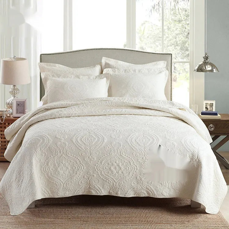 Pure cotton double-sided bedspread quilt set in a Damascus pattern, shown on a 2.0m bed.