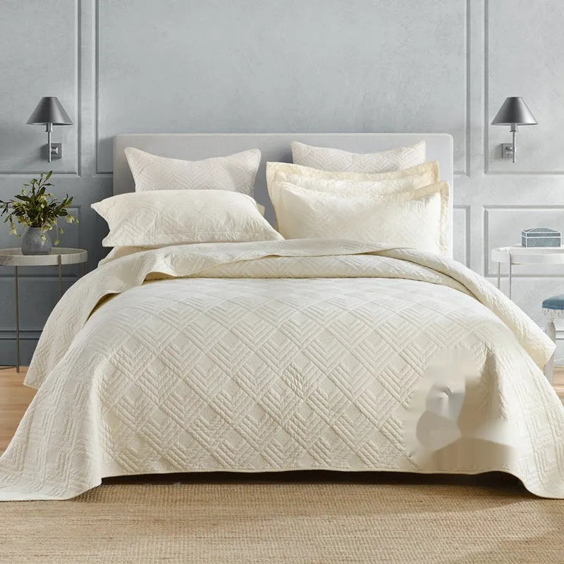 Pure cotton double-sided bedspread quilt set in a Damascus pattern, shown on a 2.0m bed.