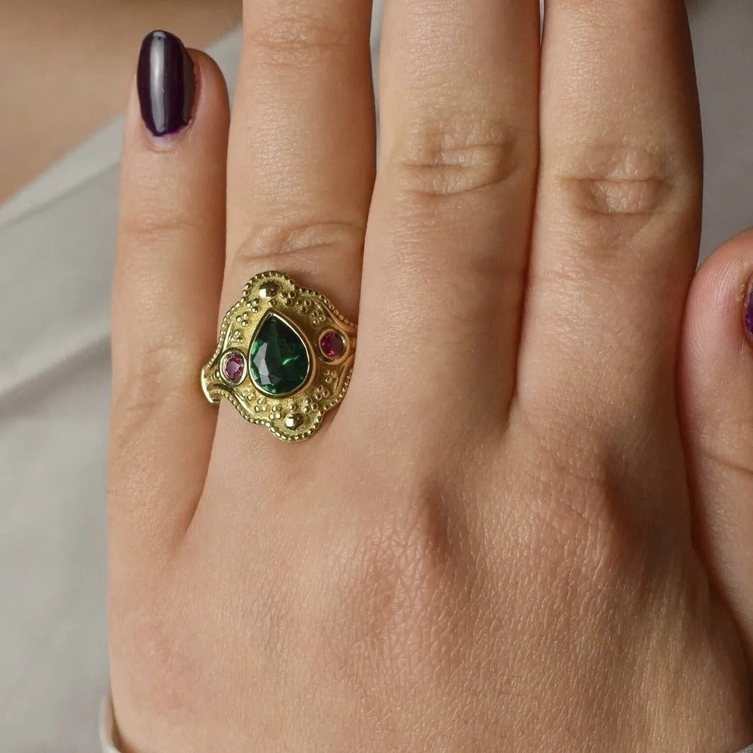 Golden lvzuan geometric women's ring showing electroplated finish and geometric shape design