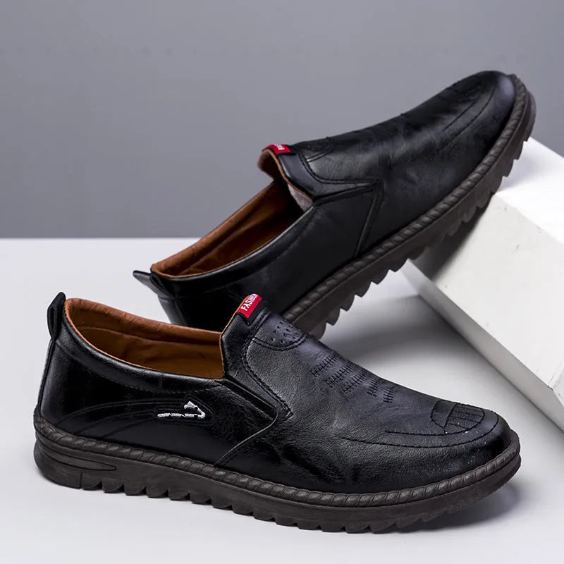 Men's spring leather slip-on shoes in artificial PU with round toe and lace-up closure