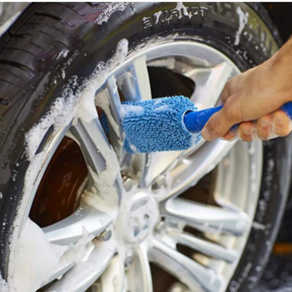Microfiber long handle car wash tyre brush in blue colour with 29cm extended reach