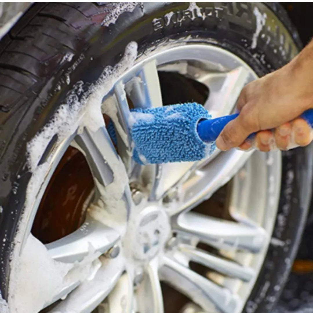 Microfiber long handle car wash tyre brush in blue colour with 29cm extended reach