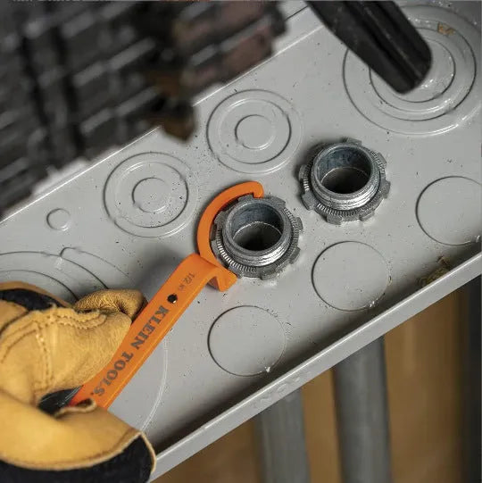 Three-piece magnetic suction wrench set in orange, grey, and black with catheter locking mechanisms
